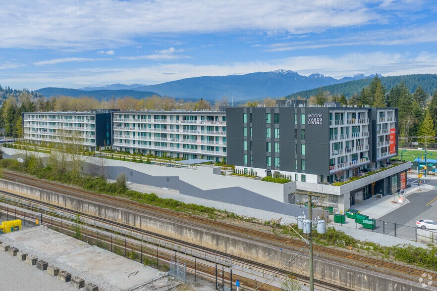 55 Electronic Av, Port Moody, BC à louer - Photo de l’immeuble – Image 2 sur 5