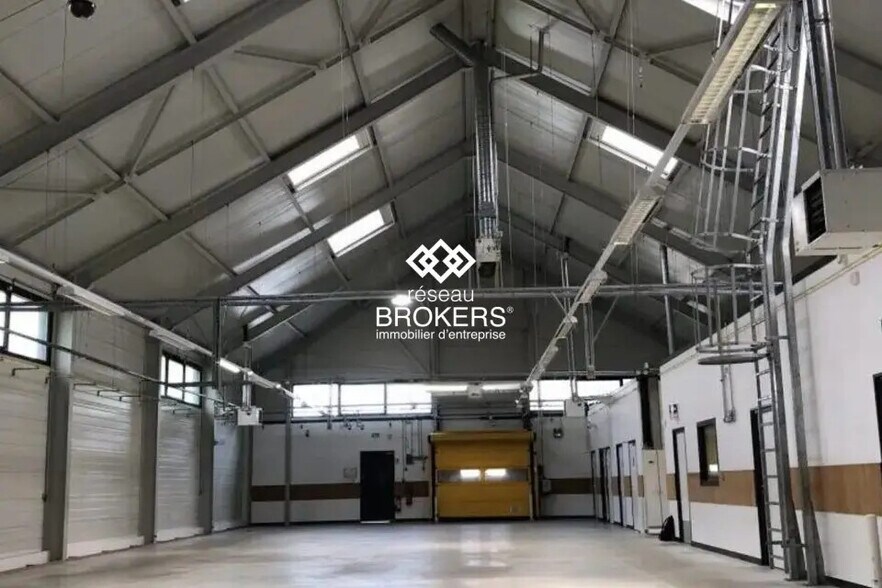 Industriel/Logistique dans Luzarches à louer - Photo de l’immeuble – Image 1 sur 4