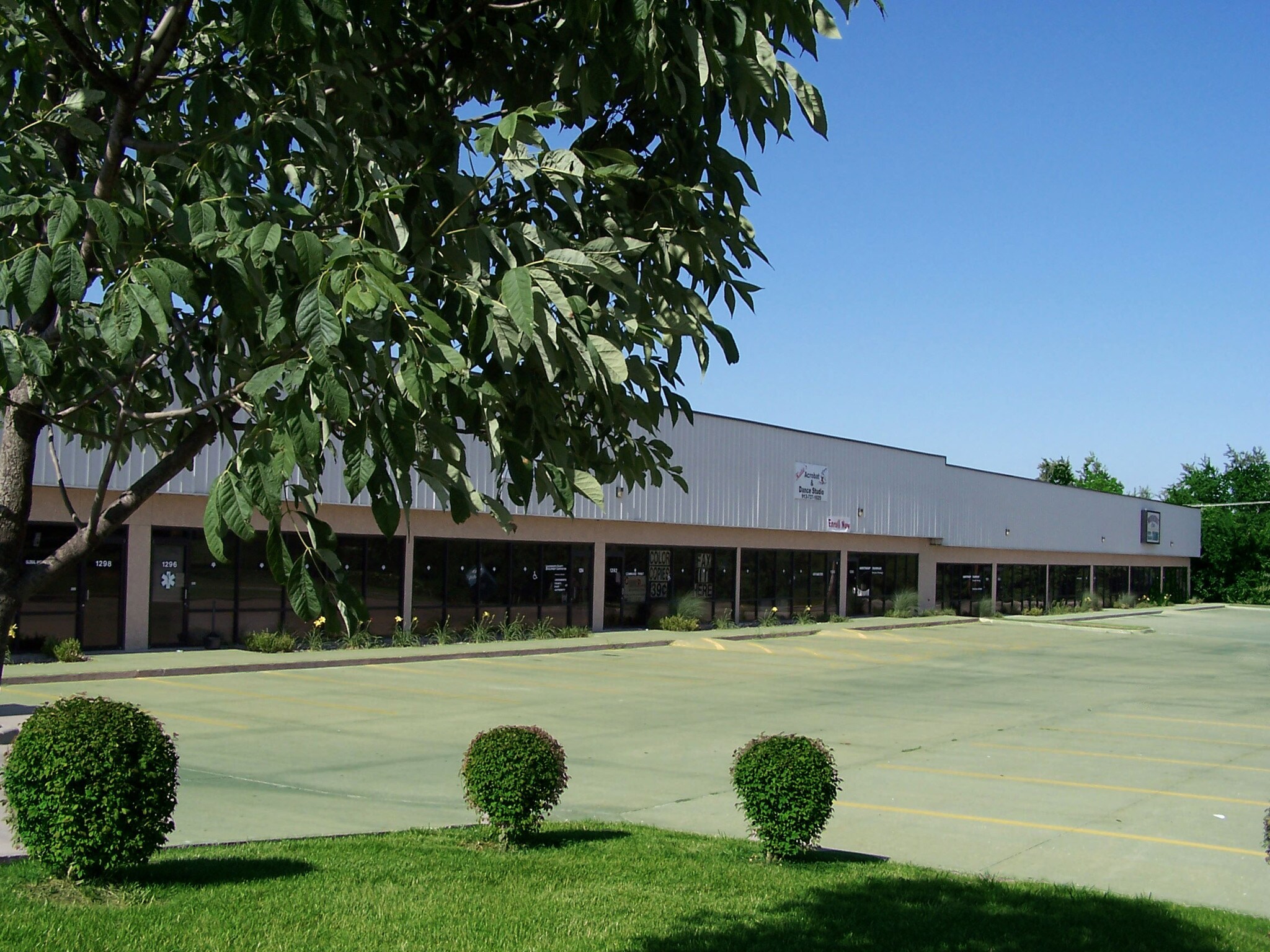 1276-1298 Eisenhower Rd, Leavenworth, KS à louer Photo principale– Image 1 sur 6