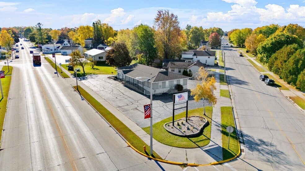 2131 Calumet Dr, New Holstein, WI à louer - Photo de l’immeuble – Image 1 sur 42