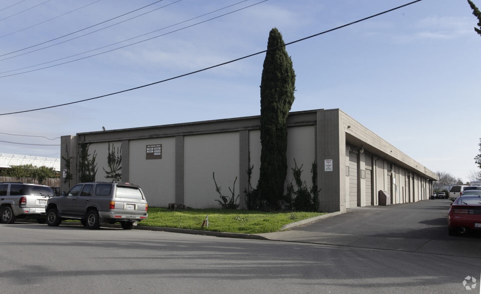 1308 Dynamic St, Petaluma, CA à louer - Photo principale – Image 1 sur 9