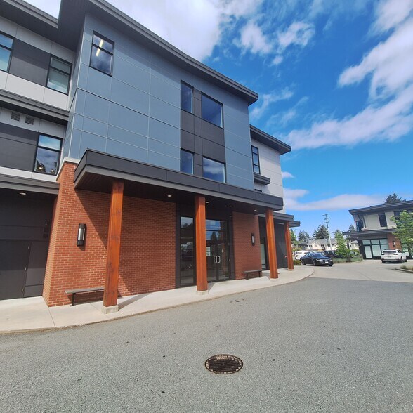 6545 Portsmouth Rd, Nanaimo, BC à vendre - Photo de l’immeuble – Image 3 sur 27