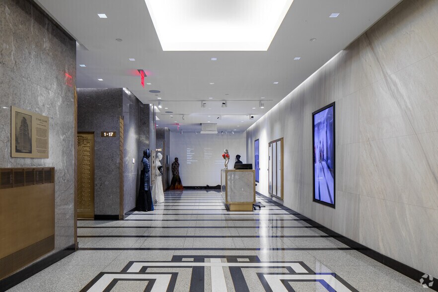 10 Times Sq, New York, NY à louer - Hall d’entrée – Image 3 sur 13
