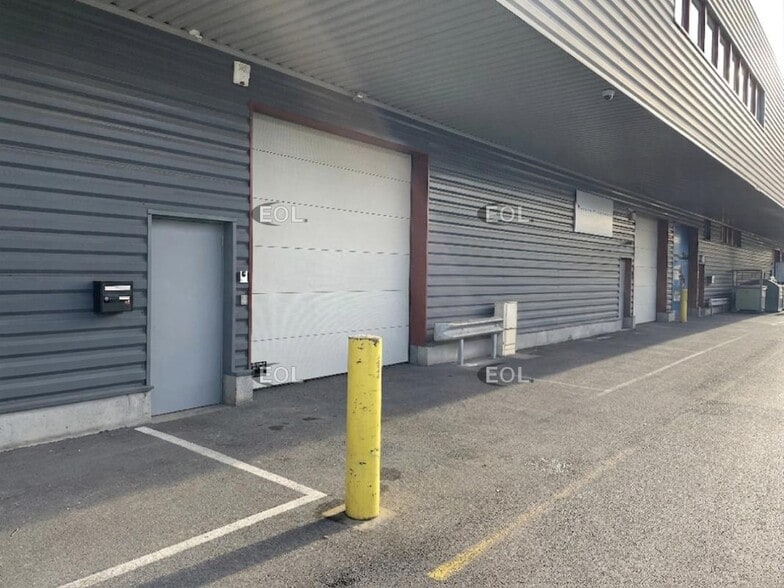 Local d'activités dans SAINT-OUEN-L'AUMONE à vendre - Photo de l’immeuble – Image 1 sur 5