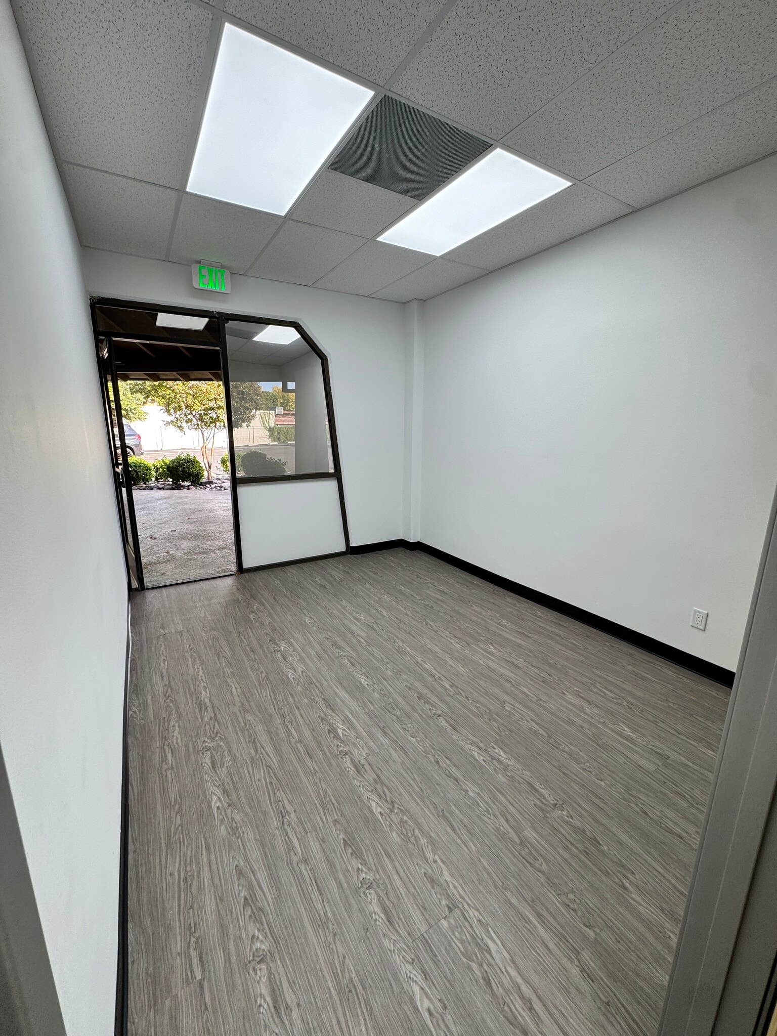 23930-23978 Craftsman Rd, Calabasas, CA à louer Photo intérieure– Image 1 sur 7