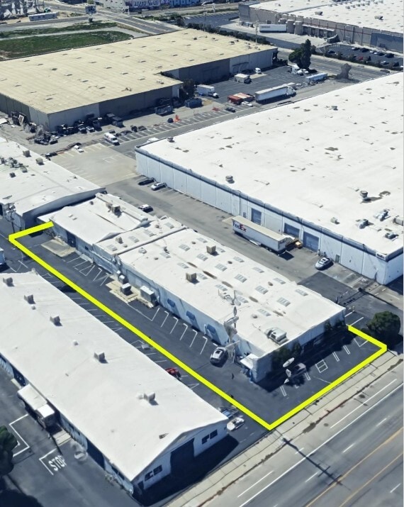 11310 Sherman Way, Sun Valley, CA à louer Photo de l’immeuble– Image 1 sur 5