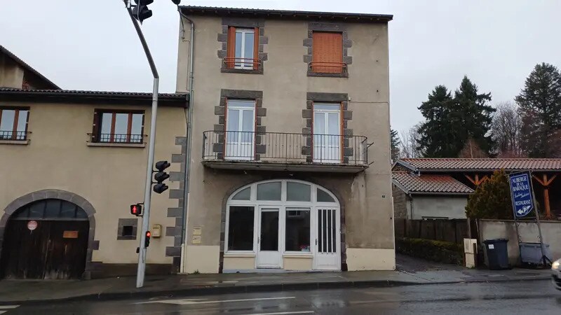 Local commercial dans Orcines à louer Photo de l’immeuble– Image 1 sur 7