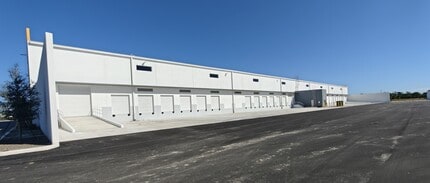 12070 SW Tom Mackie Blvd, Port Saint Lucie, FL à louer Photo intérieure– Image 2 sur 2