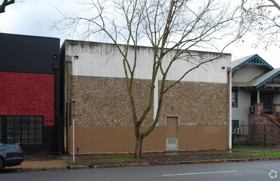 2416 X St, Sacramento, CA à louer - Photo de l’immeuble – Image 2 sur 11