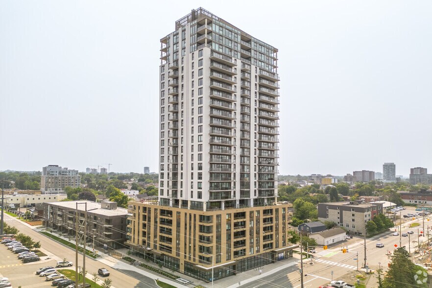 300 McRae Av, Ottawa, ON à louer - Photo de l’immeuble – Image 1 sur 4