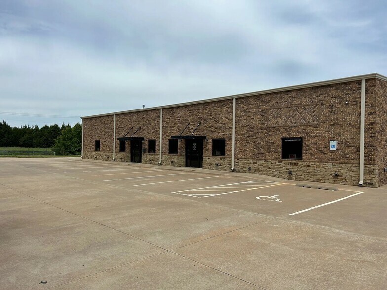 10549 NW 10th St, Oklahoma City, OK à louer - Photo de l’immeuble – Image 2 sur 19