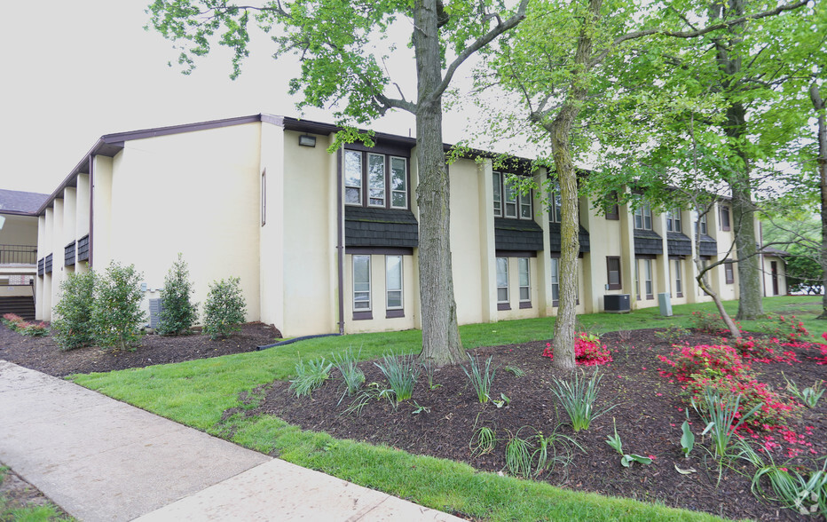 9811 Mallard Dr, Laurel, MD à louer - Photo de l’immeuble – Image 1 sur 8