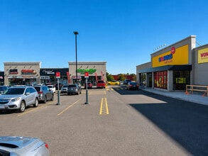 16-28 Wilstead Dr, Newmarket, ON à louer Photo de l’immeuble– Image 2 sur 4