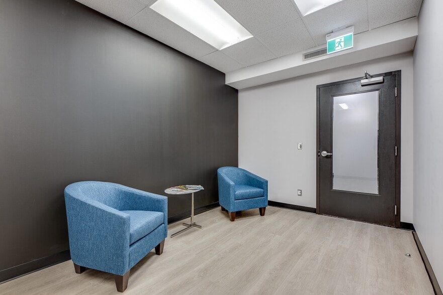 141 Laurier Ave W, Ottawa, ON à louer - Photo de l’immeuble – Image 3 sur 12