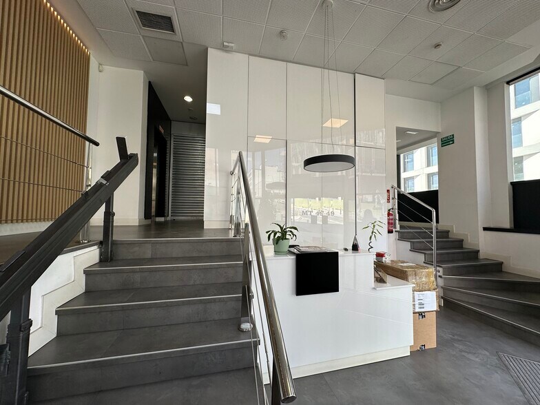 Calle de Manuel Tovar, 49, Madrid, Madrid à louer - Hall d’entrée – Image 3 sur 24