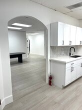 24404 S Vermont Ave, Harbor City, CA à louer Photo intérieure– Image 2 sur 7