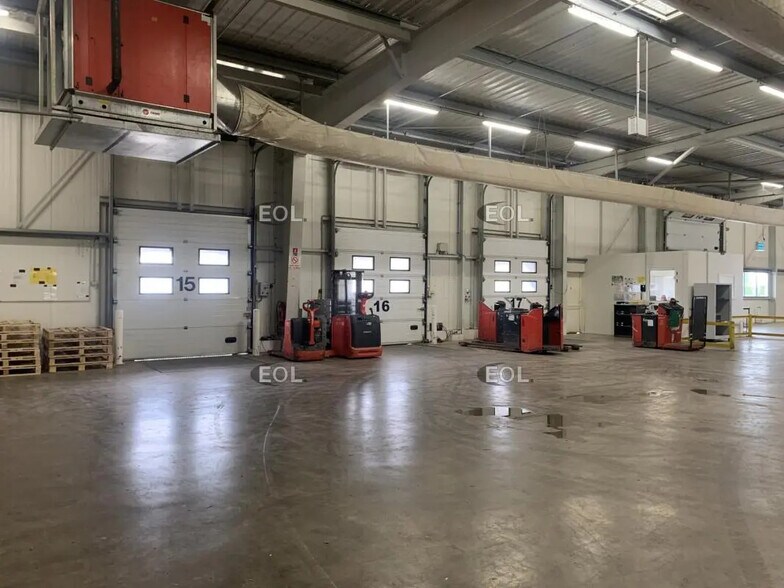 Local d’activités dans Châteaurenard à louer - Photo de l’immeuble – Image 3 sur 5