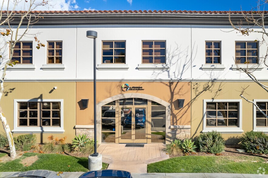 31473 Rancho Viejo Rd, San Juan Capistrano, CA à louer - Photo de l’immeuble – Image 2 sur 22