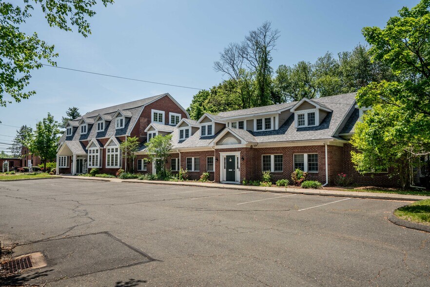 1170 Ellington Rd, South Windsor, CT à louer - Photo de l’immeuble – Image 1 sur 18
