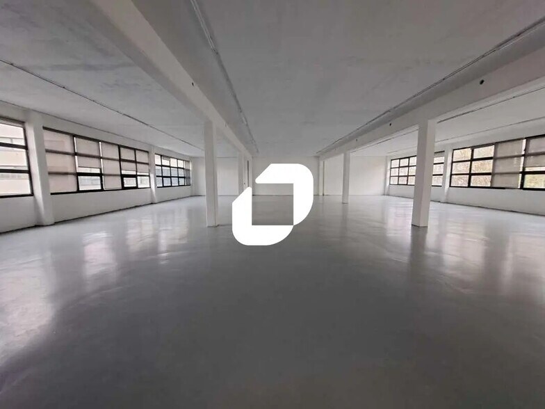 Local d’activités dans Bagnolet à louer - Photo de l’immeuble – Image 3 sur 8