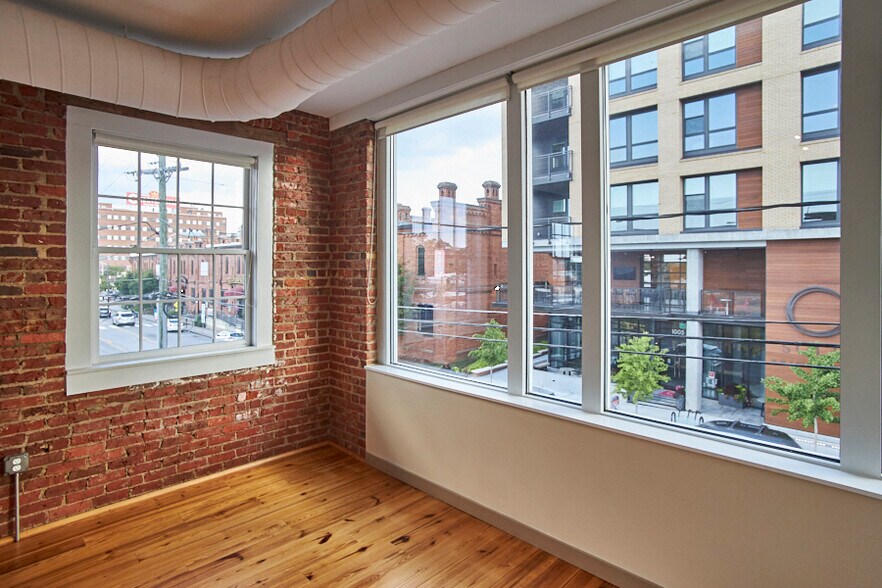 1000 W Main St, Durham, NC à louer - Photo de l’immeuble – Image 3 sur 14