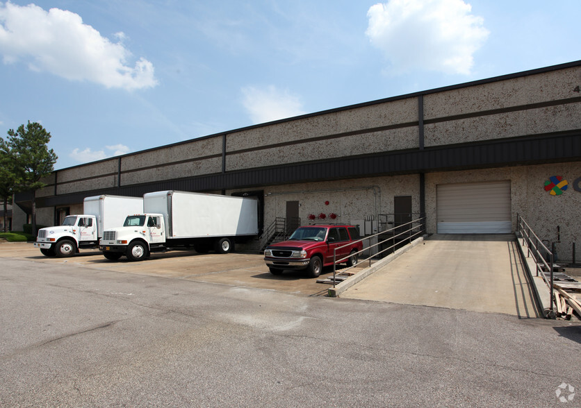 4450 S Mendenhall Rd, Memphis, TN à louer - Photo de l’immeuble – Image 3 sur 5
