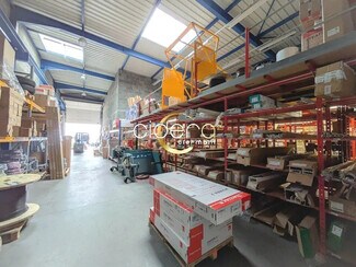 Plus de détails pour Local d'activités à louer