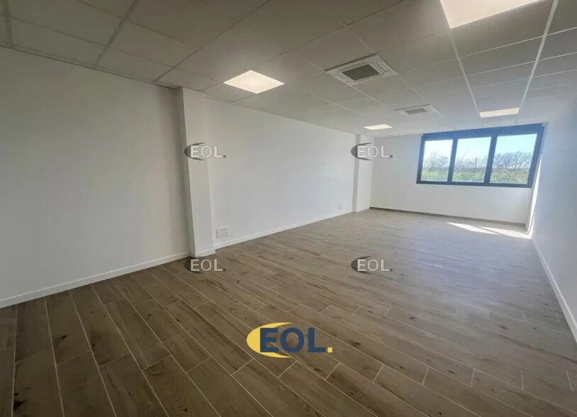 Bureau dans Saint-Pathus à louer - Photo de l’immeuble – Image 1 sur 5