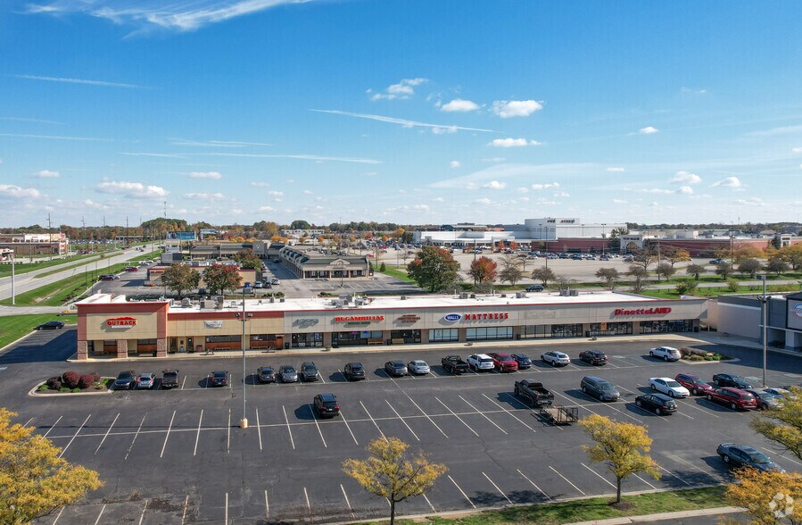 5612-5769 Castleton Corner Ln, Indianapolis, IN à louer - Photo de l’immeuble – Image 1 sur 7