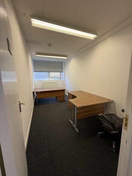 336 Molesey Rd, Walton On Thames à louer - Photo intérieure – Image 3 sur 7