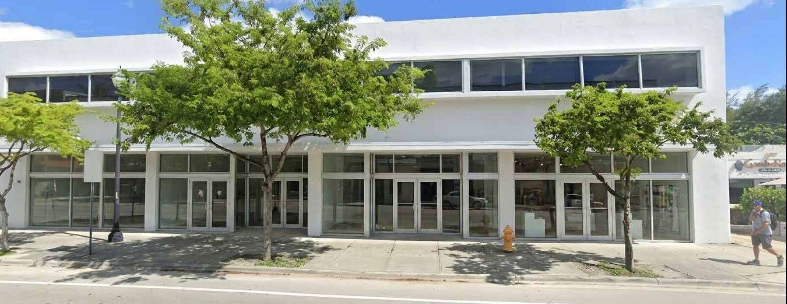 8325 NE 2nd Ave, Miami, FL à louer Photo de l’immeuble– Image 1 sur 3