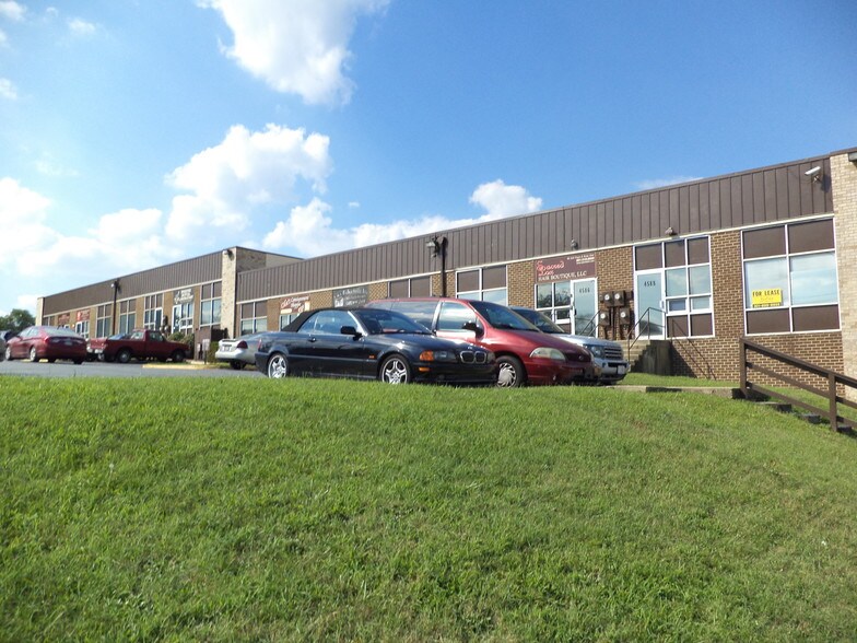 4574-4598 Beech Rd, Temple Hills, MD à louer - Photo de l’immeuble – Image 2 sur 5