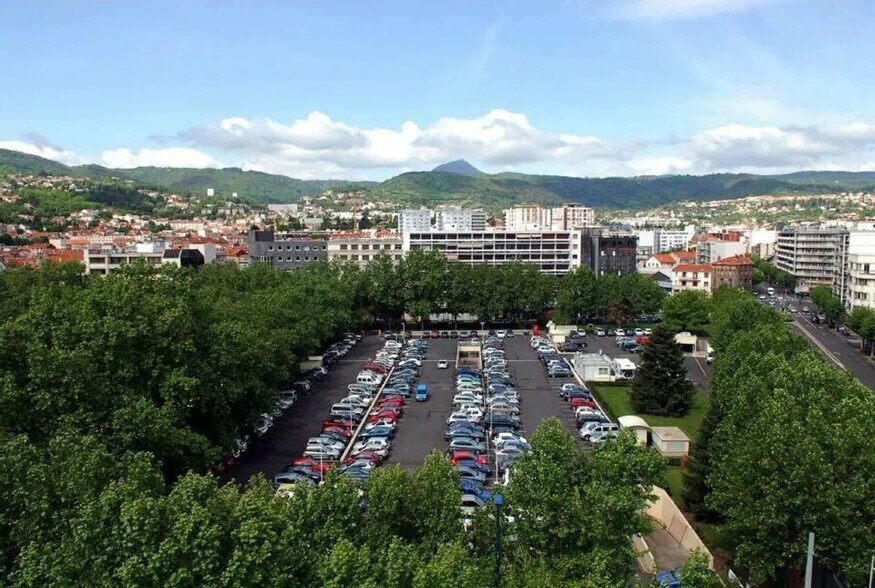 Bureau dans Clermont-Ferrand à louer - Photo de l’immeuble – Image 3 sur 12