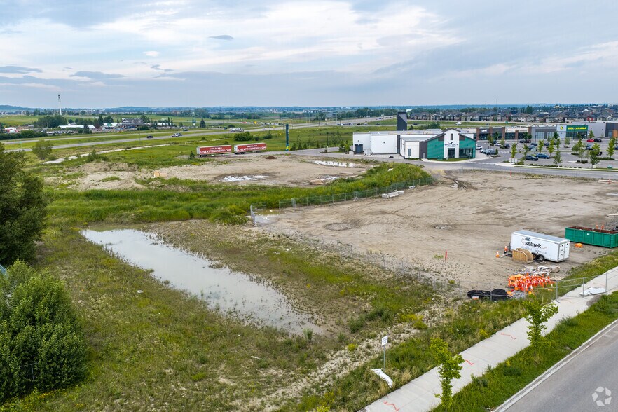 SE Macleod Trail And 210 Av, Calgary, AB à louer - Photo principale – Image 2 sur 7
