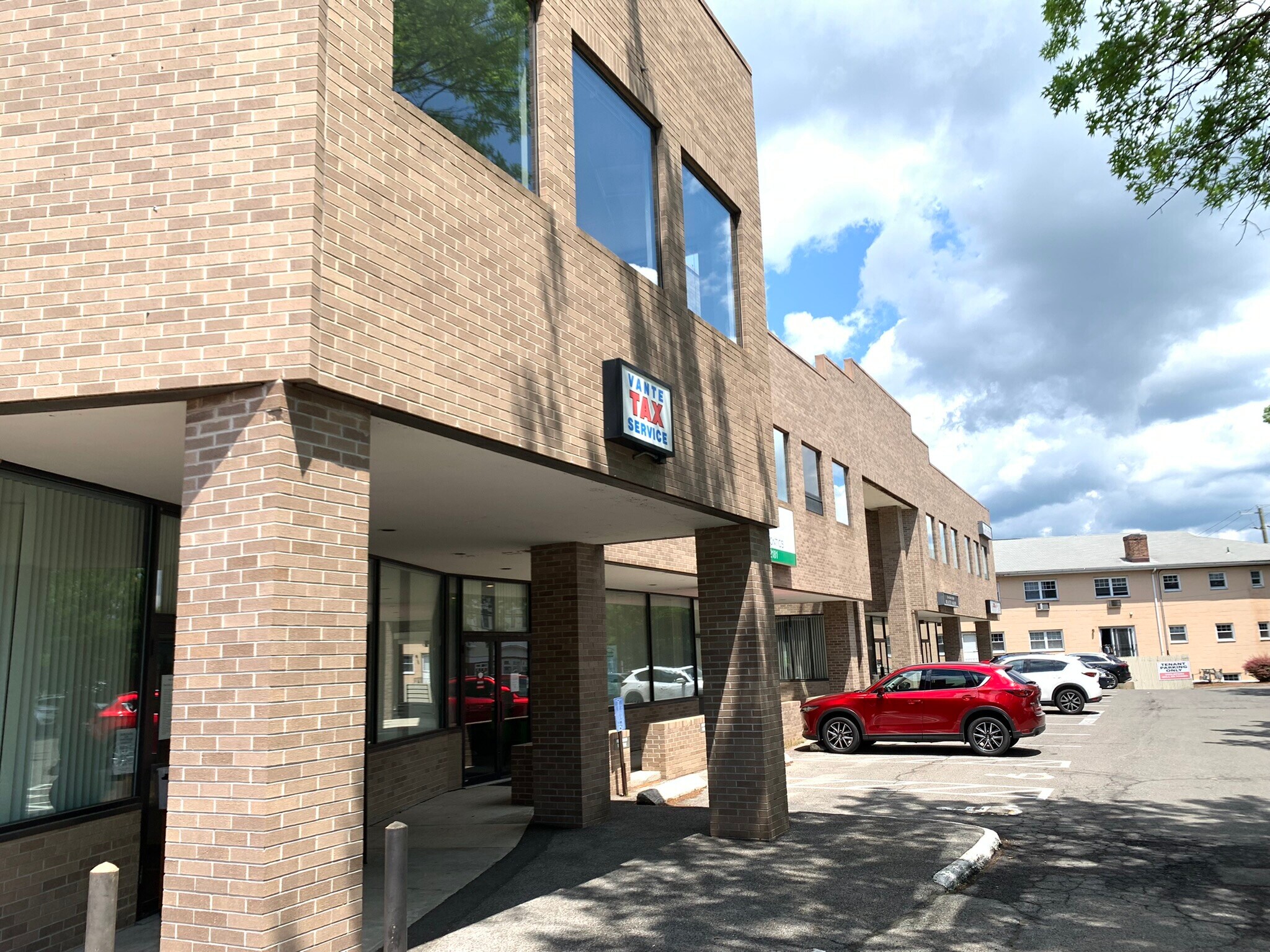 456 Glenbrook Rd, Stamford, CT à louer Photo de l’immeuble– Image 1 sur 6