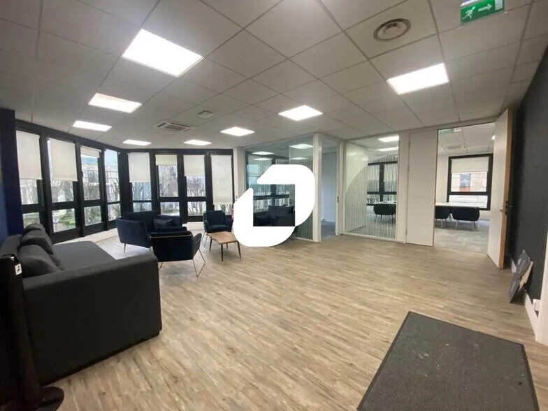 Bureau dans Gennevilliers à louer - Photo de l’immeuble – Image 2 sur 11