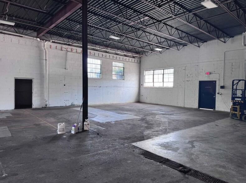 510 N Elm St, Greensboro, NC à louer - Photo de l’immeuble – Image 2 sur 11