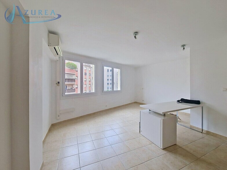 Bureau dans Cagnes-sur-Mer à louer - Photo intérieure – Image 1 sur 4