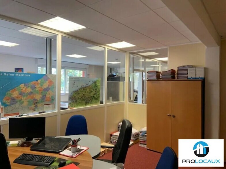 Bureau dans Le Grand-Quevilly à louer - Photo de l’immeuble – Image 1 sur 2