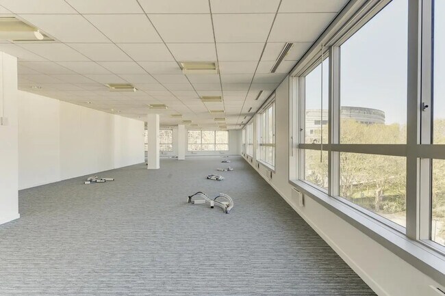 Plus de détails pour Bureau, Local d'activités à louer