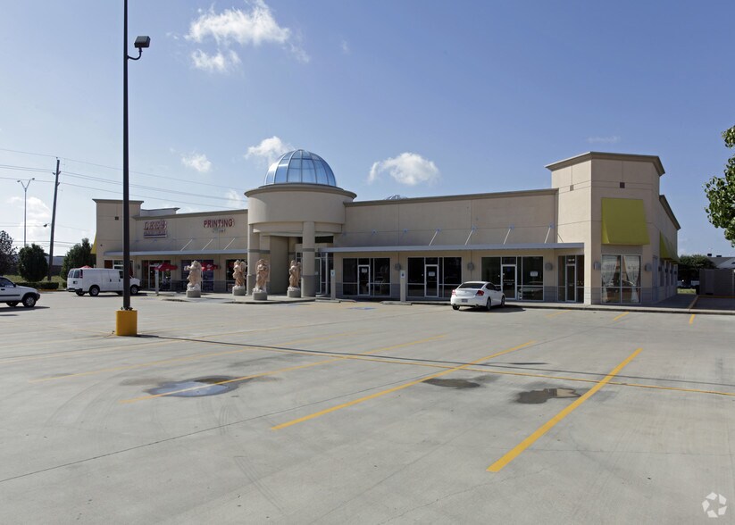 8338 W Sam Houston Pky S, Houston, TX à louer - Photo de l’immeuble – Image 3 sur 5