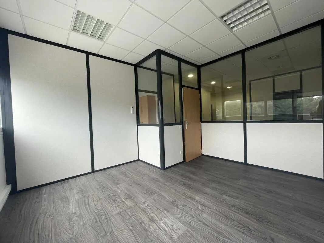 Bureau dans Allonne à louer Photo de l’immeuble– Image 1 sur 6