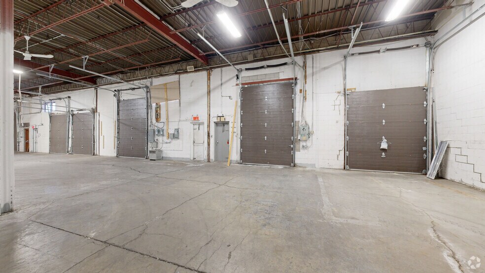 1248-1360 Rue Beaulac, Saint-Laurent, QC à louer - Numérisation 3D Matterport – Image 2 sur 7