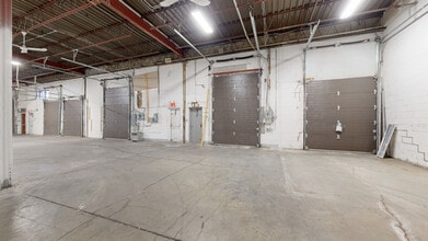 1248-1360 Rue Beaulac, Saint-Laurent, QC à louer Numérisation 3D Matterport– Image 1 sur 8