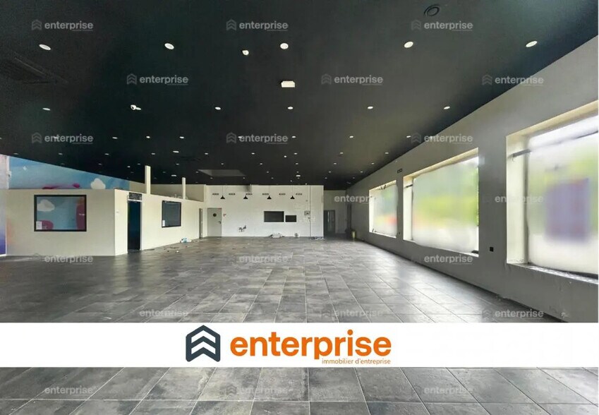 Local commercial dans Saint-Maximin à louer - Photo intérieure – Image 1 sur 1