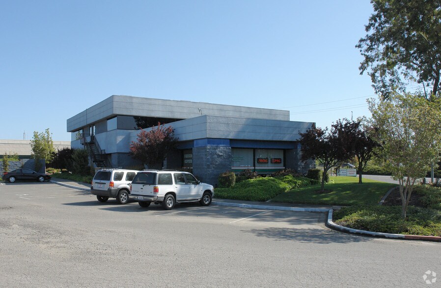 5755 Redwood Dr, Rohnert Park, CA à louer - Photo de l’immeuble – Image 3 sur 26