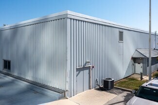 Plus de détails pour 1 Tower Ln, Oakbrook Terrace, IL - Local d'activités, Industriel/Logistique à louer