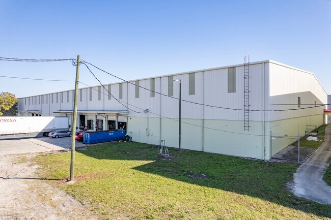 Plus de détails pour 5301 E Hanna Ave, Tampa, FL - Industriel/Logistique à louer