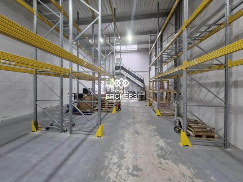 Industriel/Logistique dans Le Pin à louer - Photo de l’immeuble – Image 1 sur 5