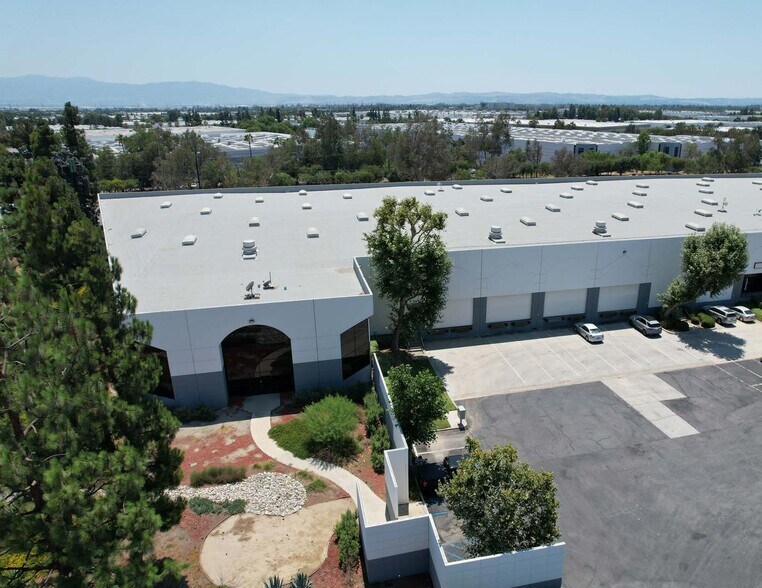 1550-1590 S Archibald Ave, Ontario, CA à louer - Photo de l’immeuble – Image 3 sur 9